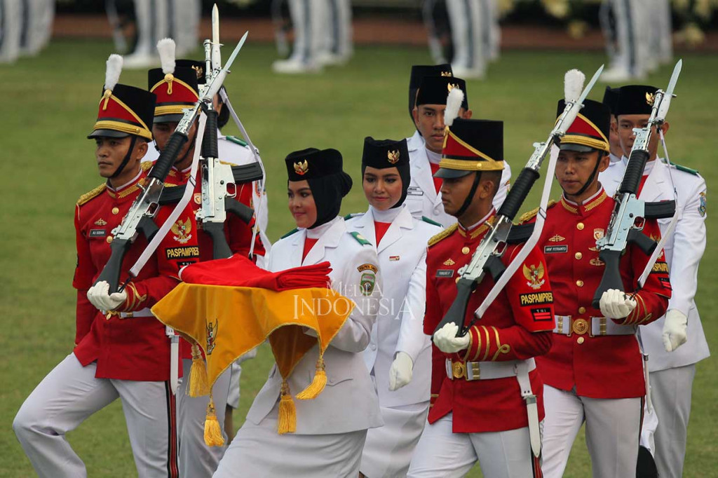 Zanati Tahta Umahati mendapat amanah membawa Bendera Merah Putih dalam Upacara Penurunan Bendera. Zanati yang mewakili Provinsi Sumatera Selatan (Sumsel) merupakan kelahiran Tangerang, 15 September 2002. Zanati yang merupakan putri dari pasangan Tjetjep Pachrudin dan Ruri Novalia saat ini bersekolah di SMA Negeri 1 Pagaralam.