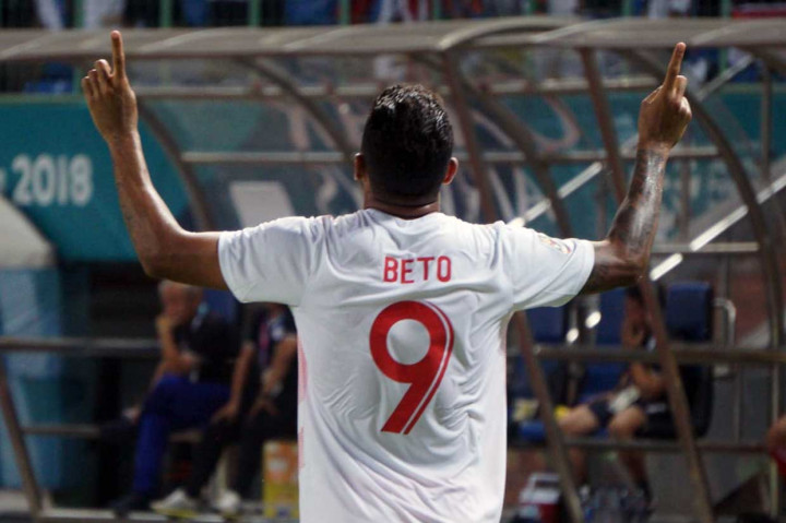 Gol akhirnya tercipta pada menit ke-13 melalui Alberto Goncalves. Pemain naturalisasi asal Brasil tersebut berhasil memanfaatkan umpan silang dari Saddil Ramdani dari sisi kanan pertahanan lawan. Medcom.id/Kautsar Halim