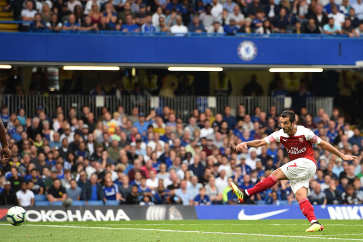 Gelandang Henrikh Mkhitaryan mencetak gol dari luar kotak penalti untuk memperkecil kedudukan memanfaatkan bola muntah dari sepakan Alex Iwobi. Afp Photo/Glyn Kirk