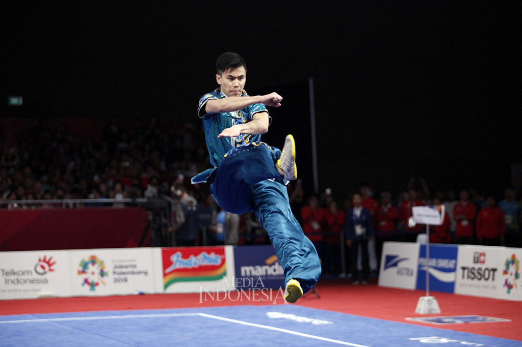 Medali pertama Indonesia di Asian Games diraih oleh Marvelo Edgar Xavier di nomor cangquan putra. Dia berhasil mengumpulkan total poin, 9,72.  
MI/Rommy Pujianto