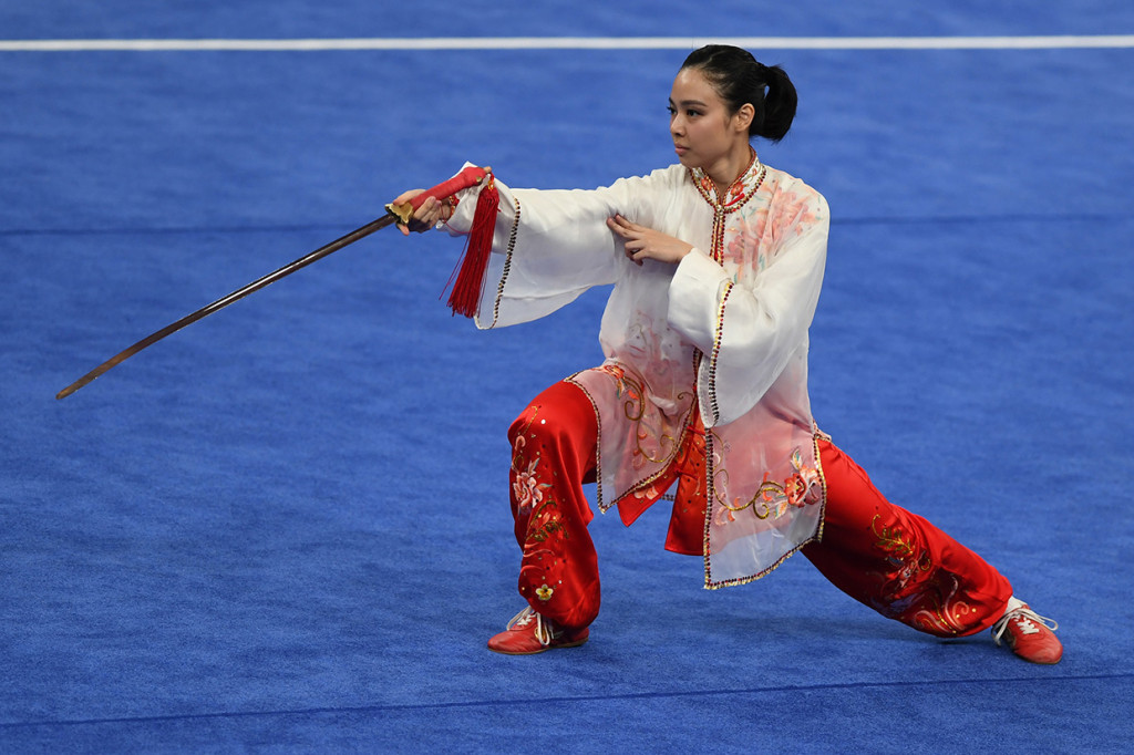 Lindswell berhasil menyumbangkan emas kedua untuk Indonesia dengan total nilai 19.50, atau unggul dari atlet Hong Kong, Mok Uen Yin, yang mengumpulkan angka 19,42. ANTARA FOTO/INASGOC/Akbar Nugroho Gumay