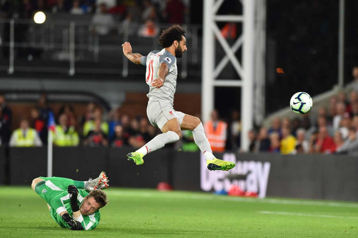 Dua menit kemudian tim tamu berpeluang memecah kebuntuan, namun sepakan Mohamed Salah yang tinggal berhadapan dengan kiper masih melambung.  