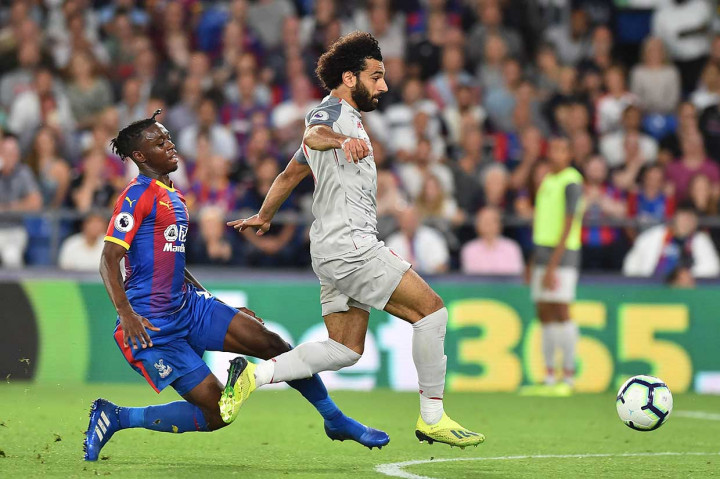 Menit ke-75 Palace harus bermain dengan 10 orang setelah Aaron Wan-Bissaka dikartu merah wasit akibat melanggar Salah yang dalam posisi on goal. 