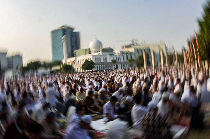 Umat Muslim melaksanakan Salat Iduladha di Masjid Agung Al-Azhar, Jakarta, Selasa, 21 Agustus 2018. Antara Foto/Galih Pradipta