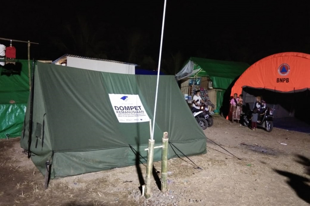 Bantuan tersebut berupa sembako, tenda dan obat-obatan yang merupakan hasil penggalangan dana yang dilakukan dalam beberapa hari terakhir. 