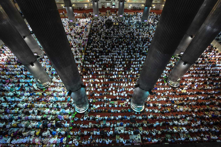 Jemaah bersiap melaksanakan Salat Iduladha di Masjid Istiqlal, Jakarta, Rabu. Antara Foto/Hafidz Mubarak A