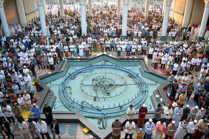 Umat Islam melaksanakan Salat Iduladha 1439 Hijriyah di Masjid Nasional Al-Akbar Surabaya. Antara Foto/Umarul Faruq