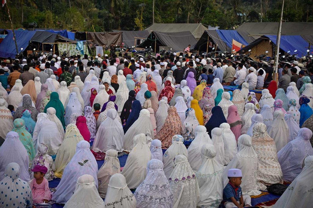 Korban gempa bumi melaksanakan Salat Iduladha 1439 H di Posko Pengungsian Desa Kekait, Kecamatan Gunungsari, Lombok Barat, NTB. Antara Foto/Ahmad Subaidi