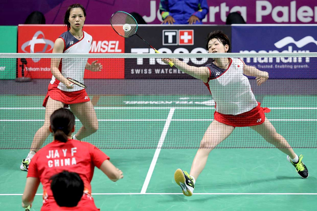 Jepang yang diunggulkan di tempat pertama mampu menyamakan kedudukan di partai kedua melalui penampilan gemilang pasangan Yuki Fukushima/Sayaka Hirota yang menang 21-12, 21-17 atas pasangan Chen Qing Chen/Jia Yi Fan. INASGOC/Antara Foto/Nafielah Mahmudah