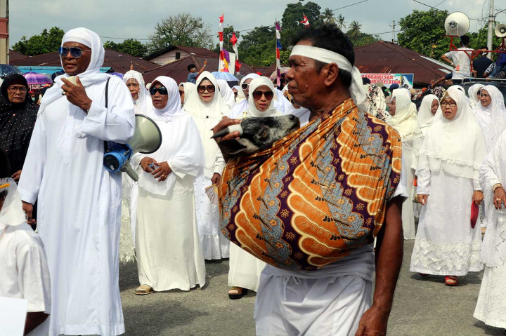 Penyembelihan hewan kurban di Tulehu dilakukan dua kali yakni untuk umum setelah selesai Salat Id. Sedangkan penyembelihan secara khusus terdiri dari seekor kambing inti dan dua kambing pendamping.