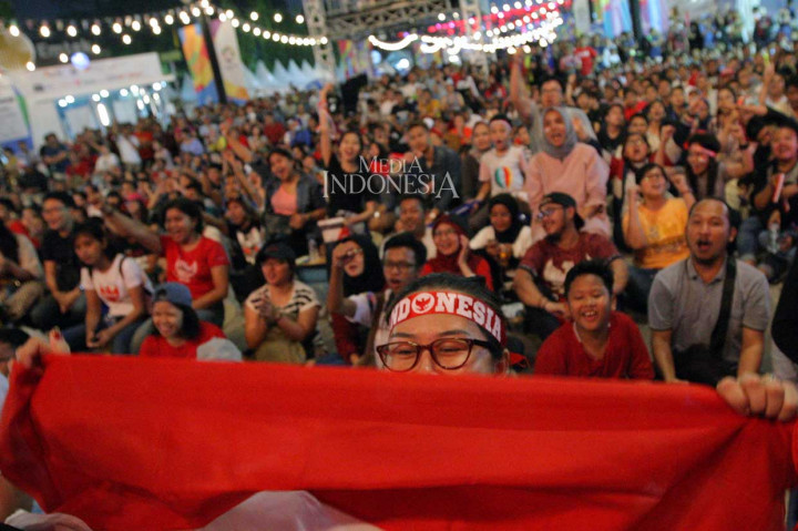 Panitia Asian Games 2018 (INASGOC) menyediakan layar untuk nobar final bulutangkis beregu putra di GBK karena banyak calon penonton yang tidak mendapatkan tiket masuk.