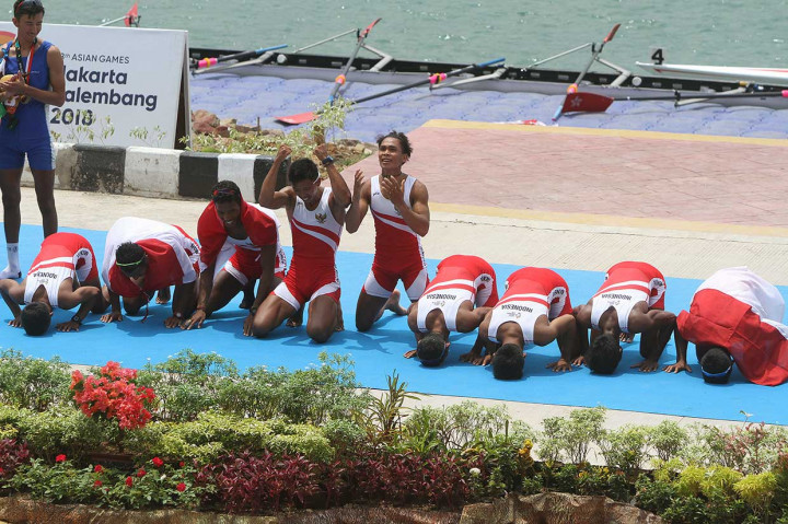 Indonesia memperoleh medali emas dayung di nomor kelas ringan putra delapan (Lightweight Men's Eight/LM8÷) dengan catatan waktu 6,08.88 menit mengalahkan Uzbekistan dan Hongkong China. 