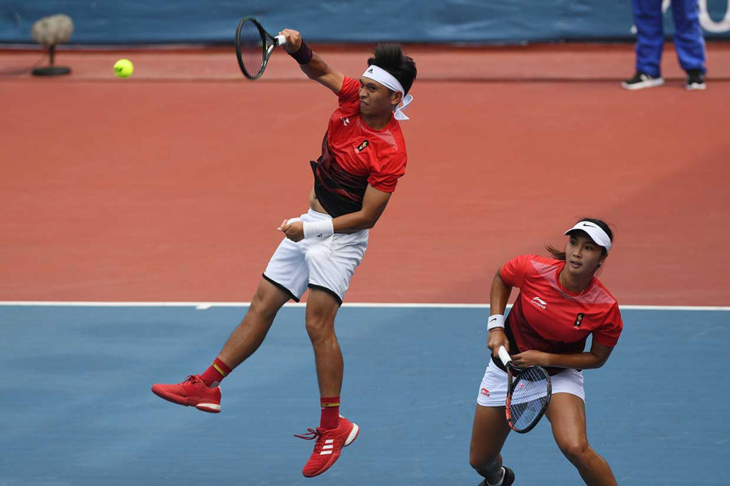 Di final ganda campuran Indonesia akan menantang pasangan Thailand Luksika Kumkhum/Sonchat Ratiwatana yang mengalahkan petenis Kazakhstan Anna Danilina/Aleksandr Nedovyesov 4-6, 6-4.