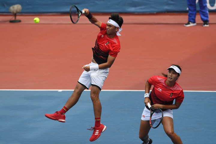 Di final ganda campuran Indonesia akan menantang pasangan Thailand Luksika Kumkhum/Sonchat Ratiwatana yang mengalahkan petenis Kazakhstan Anna Danilina/Aleksandr Nedovyesov 4-6, 6-4.