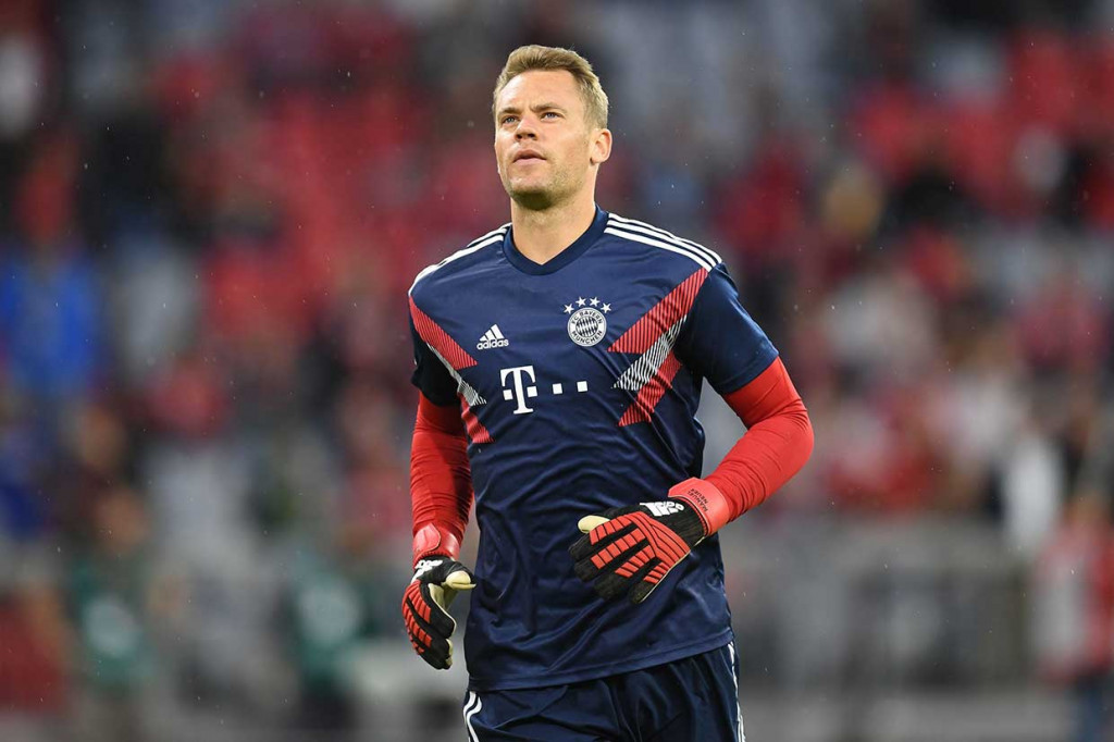 Kiper Bayern Manuel Neuer melakukan penampilan perdananya di liga dalam 11 bulan setelah sembuh dari cedera.