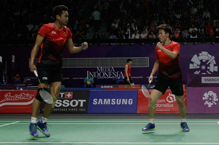 Ganda campuran Indonesia Tontowi Ahmad/Liliyana Natsir melakukan selebrasi usai memastikan diri melangkah ke semifinal Asian Games 2018.