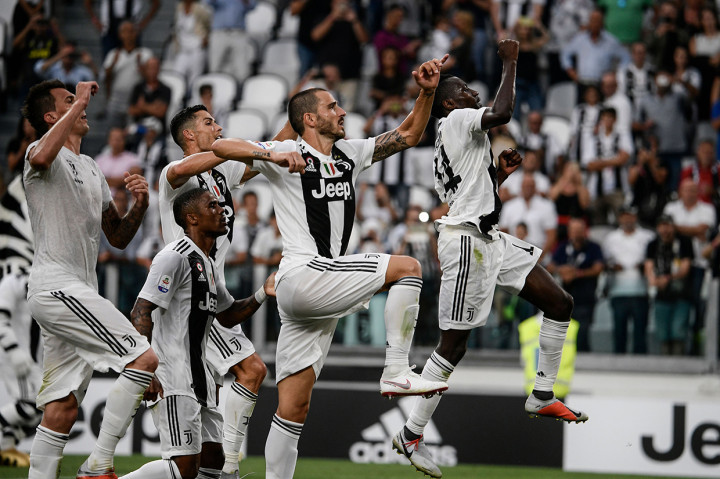 Gol kedua pun berhasil diciptakan oleh Mario Mandzukic pada menit ke-75. Umpan terukur dari Ronaldo tidak disia-siakan striker asal Kroasia untuk membawa Juventus unggul 2-0. Afp Photo/Filippo Monteforte