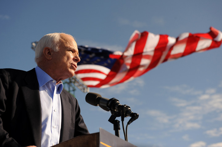 Kini McCain merupakan senator. Namun kursinya di senat AS kosong setelah dirinya dirawat karena kanker. Afp Photo/Robyn Beck