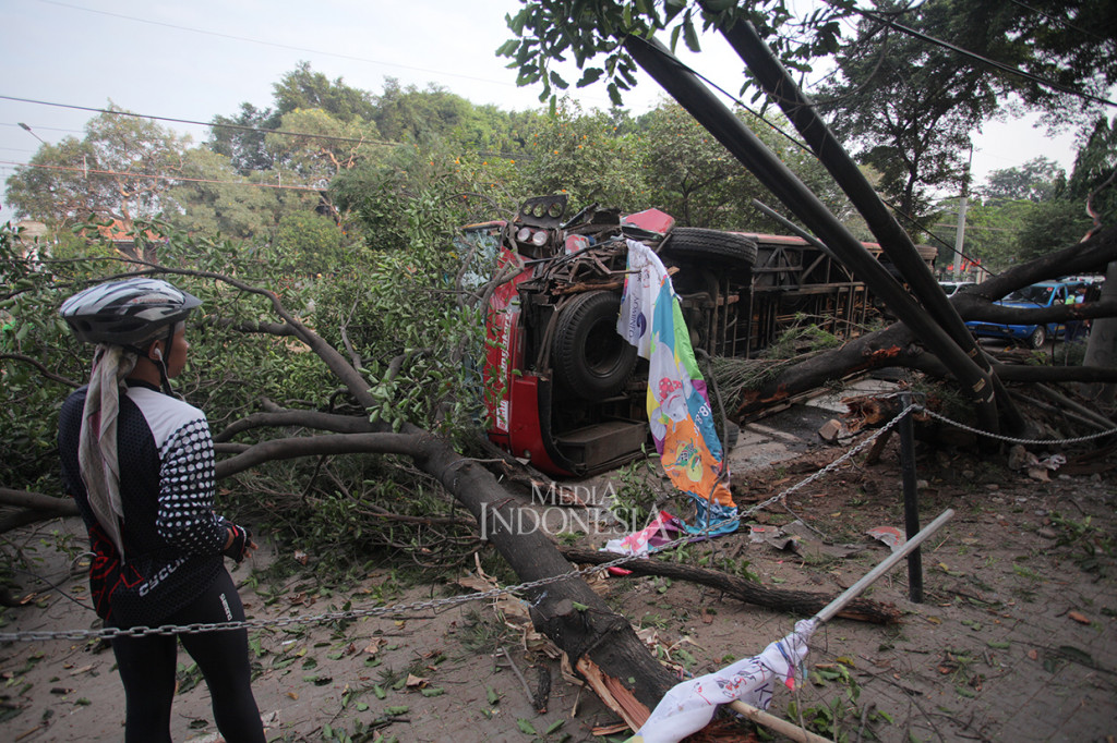 Peristiwa tersebut terjadi sekitar pukul 06.00 WIB. Bus saat itu melaju dari atah utara ke selatan di Jalan Tentara Pelajar, Jakarta Selatan.