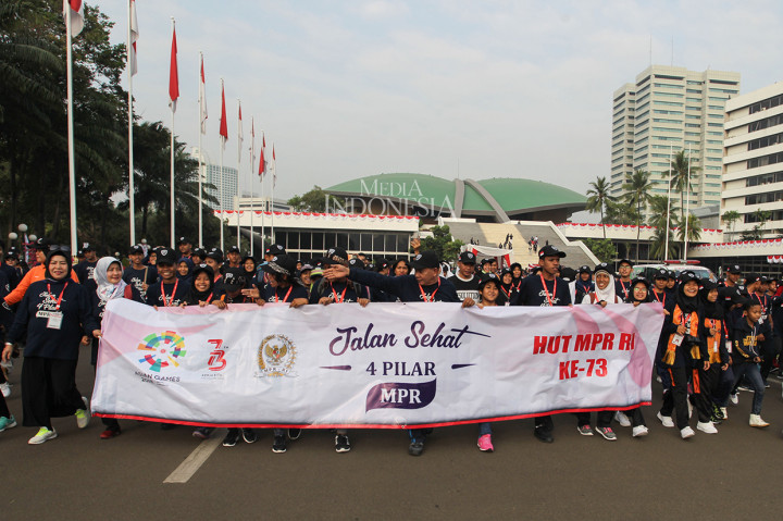 Jalan sehat yang diikuti oleh 3000 peserta tersebut diselenggarakan dalam rangka memeriahkan dan memperingati 73 tahun MPR RI.