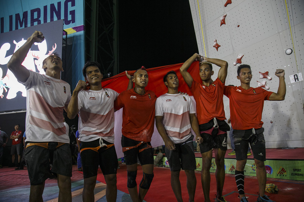 Pada nomor kecepatan beregu putra terjadi All Indonesian Final.  Tim Indonesia 2  berhasil mendapatkan medali emas dengan mengungguli Indonesia 1. Antara Foto/INASGOC/Hendra Nurdiyansyah