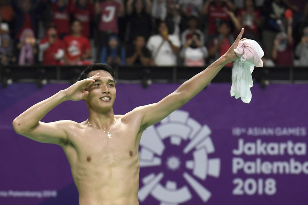 Selebrasi pebulu tangkis tunggal putra Indonesia Jonatan Christie usai memenangi pertandingan melawan pebulu tangkis Chinese Taipei Chou Tienchen pada final tunggal putra Asian Games 2018 di Istora Senayan, Jakarta. Antara Foto/INASGOC/Puspa Perwitasari