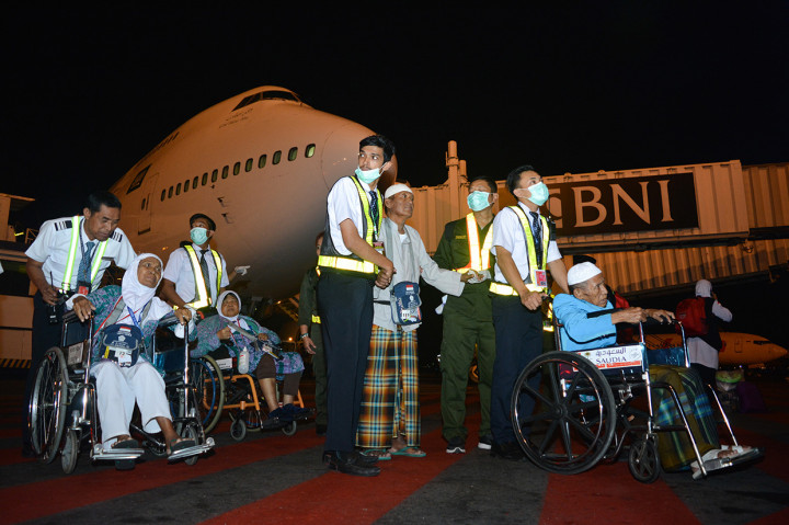 Sebanyak 445 jemaah haji haji kloter pertama asal Situbondo kembali ke tanah air setelah menunaikan ibadah haji. Antara Foto/Umarul Faruq