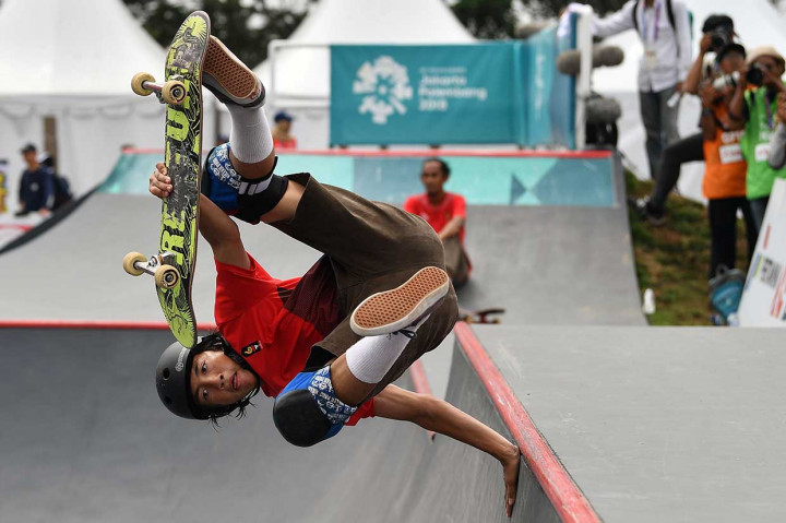 Skateborder Indonesia Jason Dennis Lijnzaat meraih perak setelah mengumpulkan total 68,33 poin. AFP Photo/Mohd Rasfan