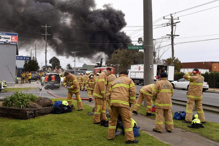 Walau menimbulkan kemacetan di daerah sekitar kejadian, namun asap ini kemudian bergerak ke arah pantai, sehingga tidak ada rencana untuk mengungsikan penduduk dan juga penutupan jalan.