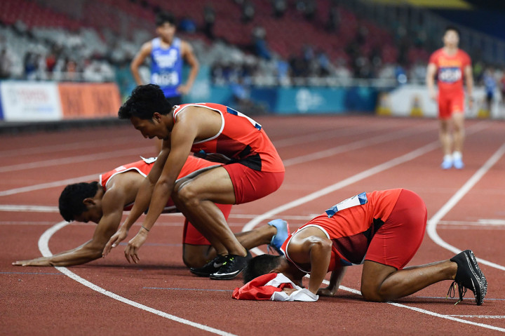 Pada final yang digelar di Stadion Utama Gelora Bung Karno, Indonesia berada di posisi kedua setelah mencatatkan waktu 38.77 detik. Afp Photo/Jewel Samad
