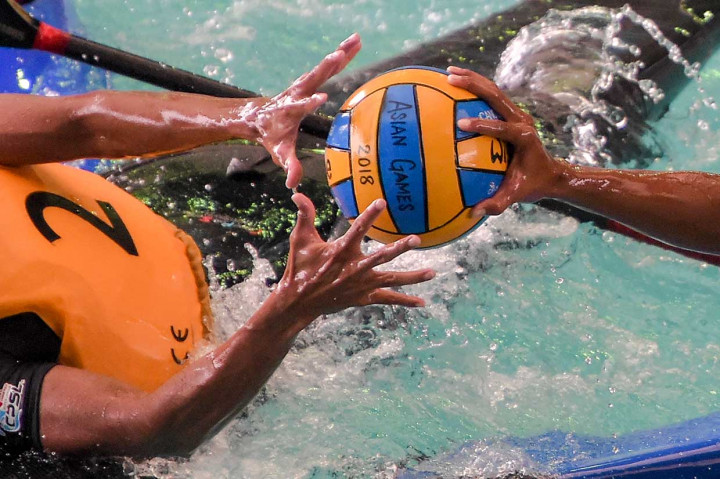 Olahraga ini terbentuk di London, Inggris tahun 1970, saat itu diperlombakan sebagai pertandingan percobaan di eksibisi kano nasional di Crystal Palace National Sports Centr. Kano polo pertama kali dimainkan di kompetisi Asia pada tahun 1985 dan masuk ke Indonesia tahun 1989.