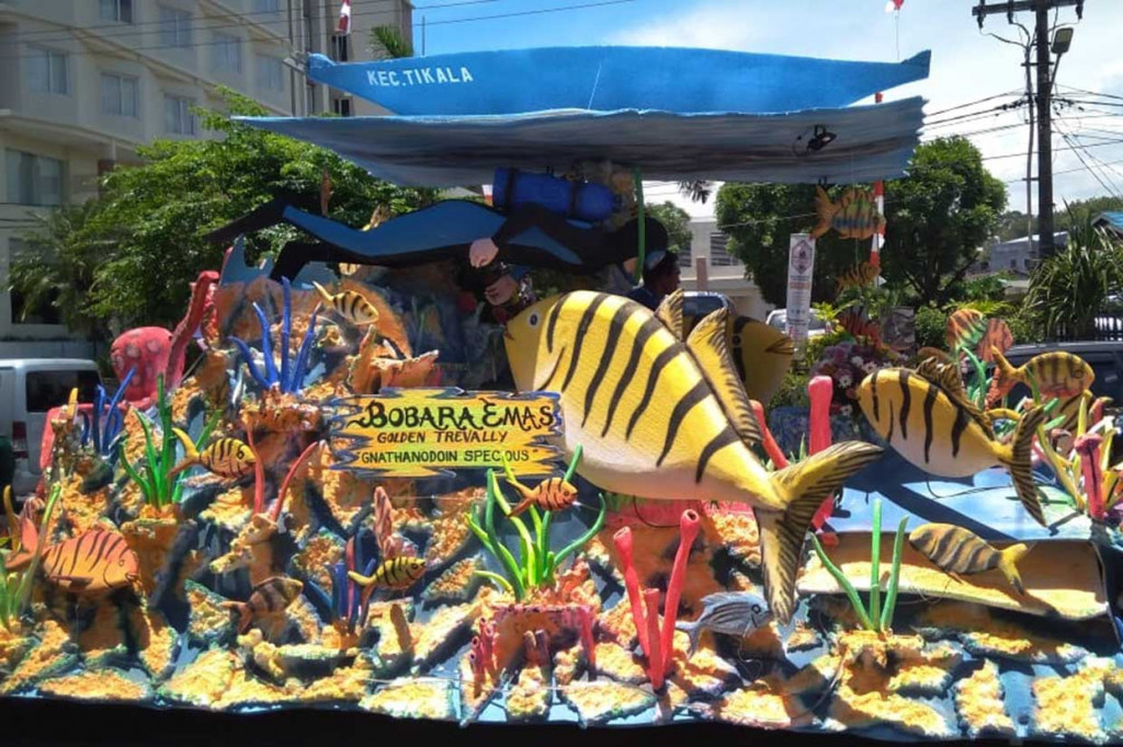 Karnaval diikuti sekitar 1000 peserta dengan menampilkan 90 kendaraan hias.