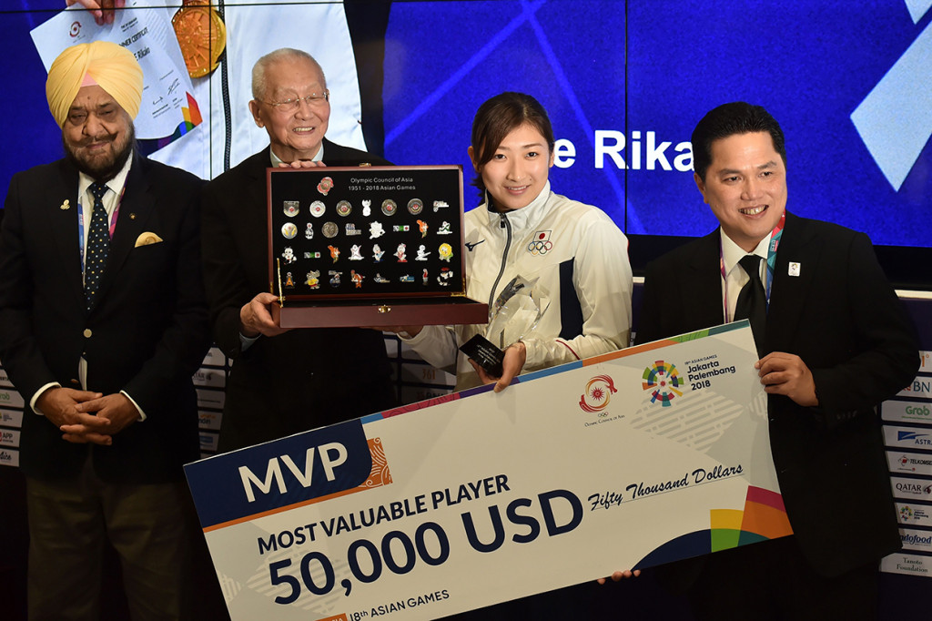 Berkat predikat MVP Asian Games 2018, Rikako Ikee berhak mendapatkan hadiah uang sebesar 50 ribu dollar AS (Rp736 juta). Selain itu, perenang berusia 18 tahun itu mendapatkan plakat yang berisi pin-pin dari seluruh Asian Games yang pernah digelar.


