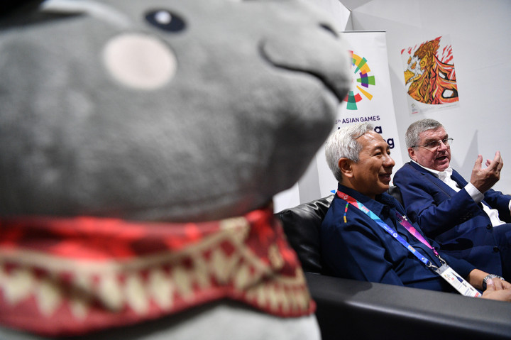 Bach mengatakan Indonesia memiliki modal yang sangat baik setelah sukses menyelenggarakan Asian Games 2018. Bach yang pada hari ini bertemu dengan Presiden Republik Indonesia (RI), Joko Widodo, pun memberikan kesempatan untuk mencalonkan diri sebagai tuan rumah Olimpiade 2032.