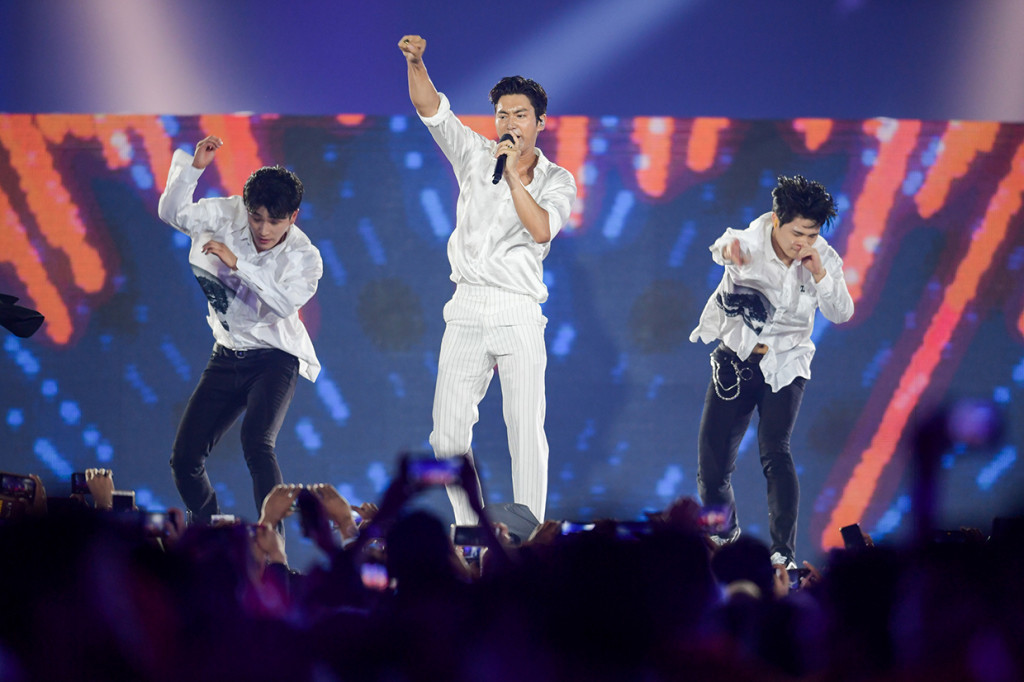 Super Junior menyanyikan lagu 'Sorry Sorry', Mr. Simple, dan Bonamana. Antara Foto/INASGOC/Wahyudin