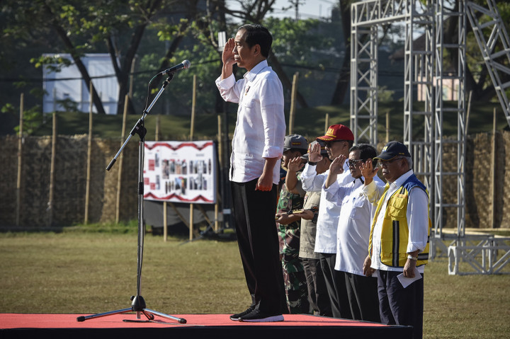 Dalam arahannya, Presiden Jokowi mengatakan, tahapan tanggap darurat telah berlalu dan sekarang mulai masuk ke tahapan rehabilitasi dan rekonstruksi kembali NTB. Jokowi berpesan kepada para relawan agar membantu masyarakat dalam membangun kembali rumahnya.