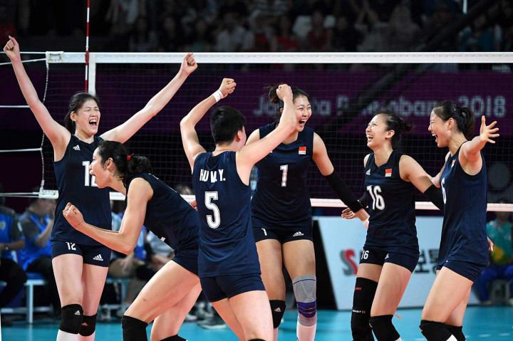 Pemain voli putri Tiongkok merayakan kemenangannya atas Thailand dengan skor 3-0. INASGOC/Antara Foto/Syaiful Arif