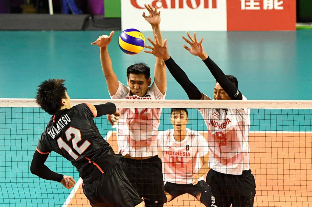 Tim putra Indonesia menempati peringkat enam cabang olahraga bola voli putra setelah kalah 2-3 (33-35, 25-22, 21-25, 27-25, 12-15) dari Jepang dalam pertandingan perebutan posisi 5-6. INASGOC/Antara Foto/Dwi Oblo