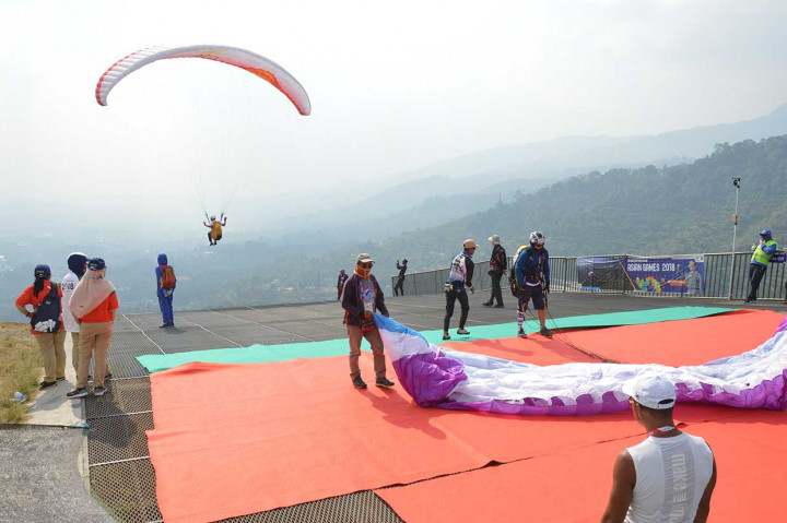 Suasana lokasi lepas landas cabang paralayang Asian Games 2018 di Bukit Naringgul, Gunung Mas, Puncak, Kabupaten Bogor, Jawa Barat, 21 Agustus. INASGOC/Antara Foto/Tagor Siagian