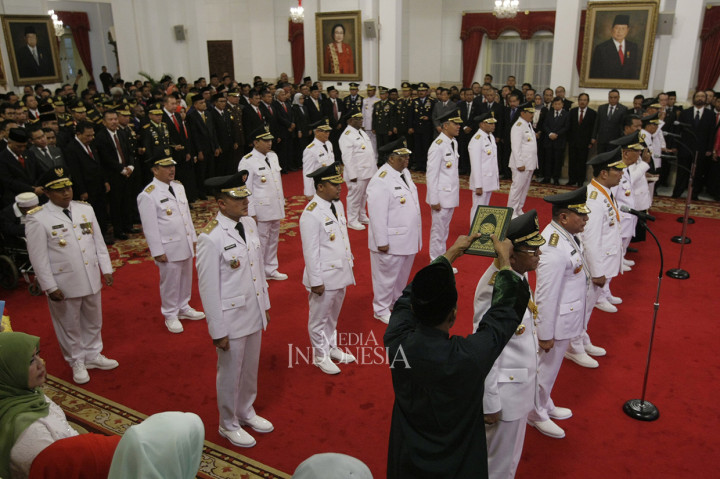 Presiden Joko Widodo melantik Sembilan pasangan gubernur dan wakil gubernur tahap pertama yaitu, Gubernur dan wakil gubernur Jawa Tengah, Ganjar Pranowo- Taj Yasin, Gubernur dan wakil gubernur Jawa Barat, Ridwan Kamil-Uu Ruzhanul Ulum, Gubernur dan wakil gubernur Kalimantan Barat, Sutarmidji-Ria Norsan, Gubernur dan wakil gubernur Papua, Lukas Enembe-Klemen Tinal, Gubernur dan wakil gubernur Bali, I Wayan Koster-Tjokorda Oka Artha Ardana, Gubernur dan wakil gubernur Sumatera Utara, Edy Rahmayadi-Musa Rajekshah, Gubernur dan wakil gubernur Sulawesi Tenggara, Ali Mazi-Lukman Abunawas, Gubernur dan wakil gubernur Sulawesi Selatan Nurdin Abdullah-Sumarsono, Gubernur dan wakil gubernur Nusa Tenggara Timur l, Viktor Laiskodat- Josef Nae Soi.