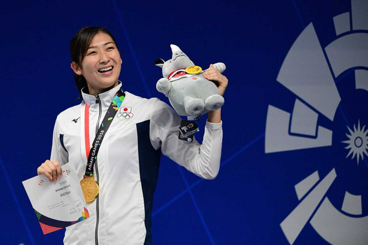 Perenang Jepang Rikako Ikee berhasil meraih medali emas nomor 50 meter gaya bebas putri sekaligus memecahkan rekor Asian Games dengan catatan waktu 24.53 detik.  AFP Photo/Martin Bureau