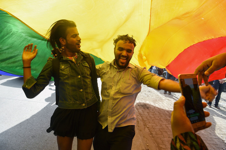 Komunitas LGBT India merayakan keputusan Mahkamah Agung yang mencabut undang-undang yang melarang keberadaan LGBT buatan penjajah Inggris. Afp Photo/Indranil Mukherjee