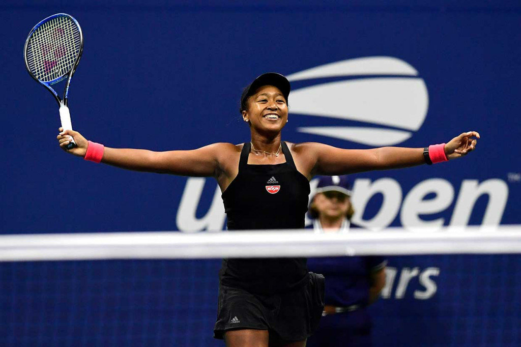 Petenis Jepang Naomi Osaka melakukan selebrasi usai memastikan diri melangkah ke final AS Terbuka, Kamis, 6 September waktu setempat.