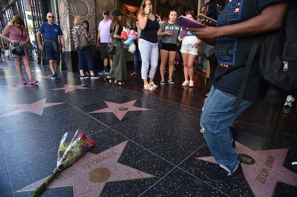 Aktor AS Burt Reynolds, yang terkenal karena perannya dalam 'Deliverance' dan 'Boogie Nights', meninggal akibat serangan jantung di sebuah rumah sakit di Florida, Kamis. Reynolds pernah operasi bypass jantung pada 2010 lalu.