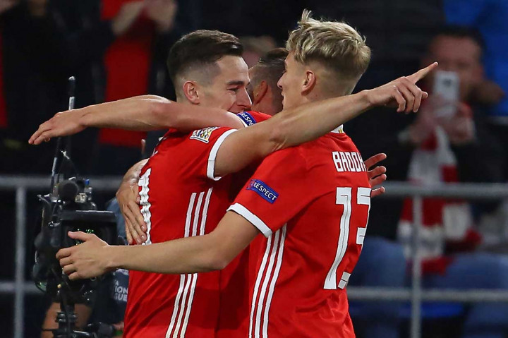 Pasukan Ryan Giggs unggul cepat lewat Tom Lawrence saat laga baru berjalan enam menit. Tembakan mendatarnya melewati kiper Irlandia Darren Randolph setelah mendapat sodoran bola dari Joe Allen.