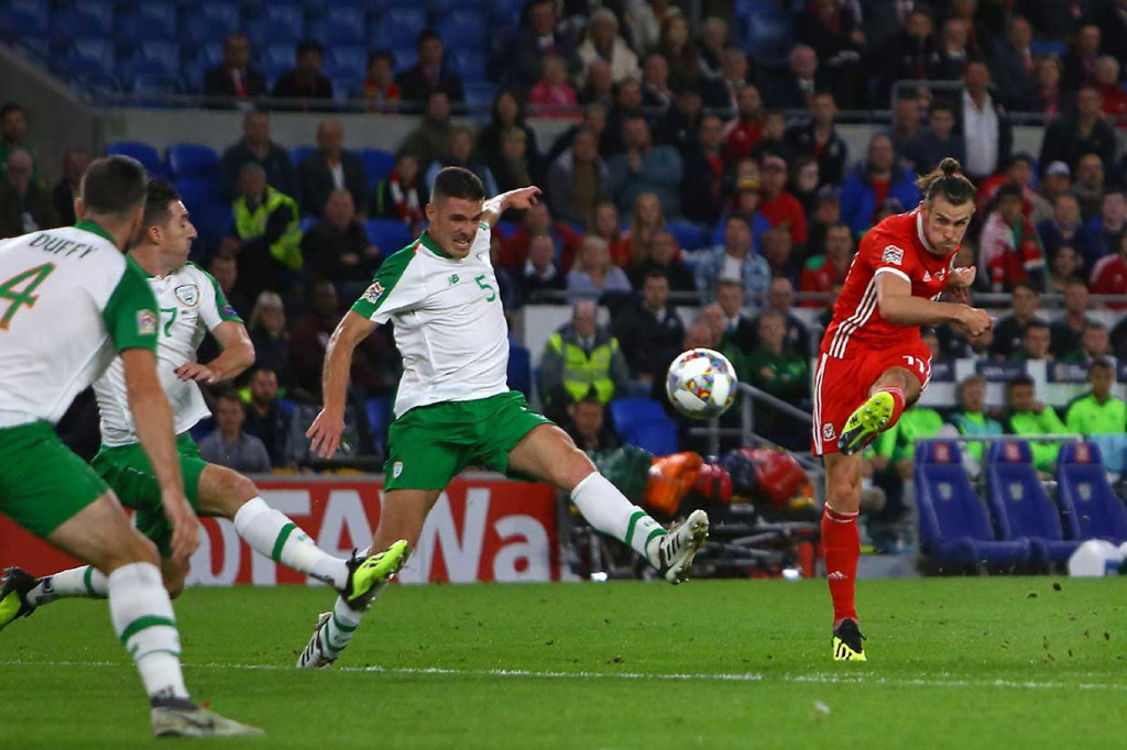 Berselang 12 menit kemudian skor berubah menjadi 2-0 ketika Gareth Bale menguasai operan panjang Ben Davies dengan dadanya, sebelum bergerak memotong dari kanan dan melepaskan sepakan melengkung kaki kiri yang indah tanpa dapat dihalau Randolph.