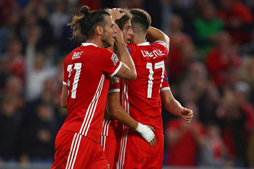 Wales terus mendominasi dan kembali mengemas gol pada menit ke-37 ketika gelandang Chelsea berusia 17 tahun Ethan Ampadu merangsek ke depan dan mengirimkan operan sempurna untuk diteruskan Aaron Ramsey menjadi gol.