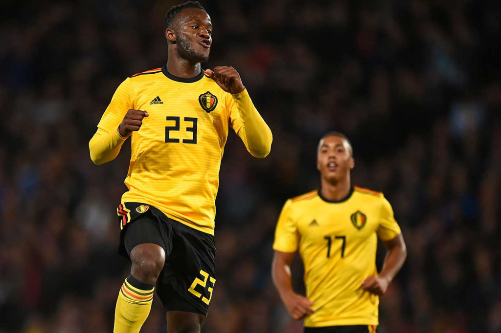 Selebrasi Batshuayi usai mencetak gol keduanya ke gawang Skotlandia.