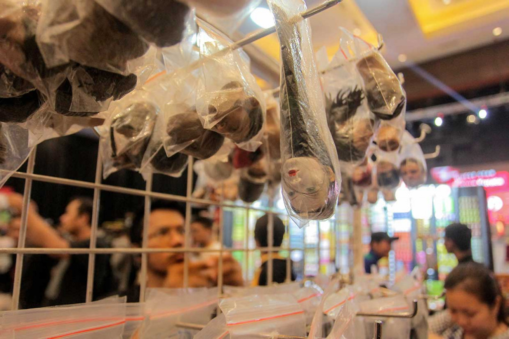 Pengunjung memadati stan mainan pada acara 'Battle of The Toys 2018' di JIExpo Kemayoran, Jakarta, Sabtu, 8 September 2018. 