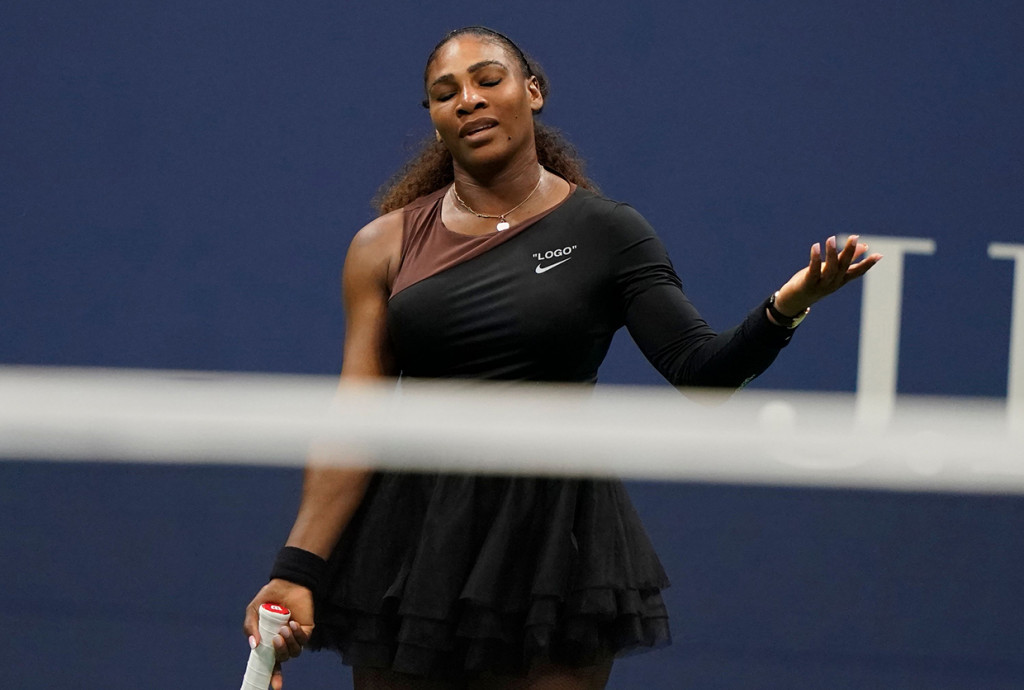 Momen tersebut terjadi saat Serena mendapatkan peringatan dari Ramos yang menduga dia telah menerima instruksi dari pelatih Patrick Mouratoglou. Sebuah hal yang memang dilarang pada pentas Grand Slam. Afp Photo/Eduardo Munoz Alvarez